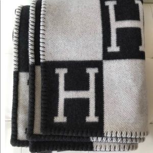 Hermes Avalon Signature H Throw Blanket